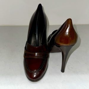 Burberry dark brown leather pumps